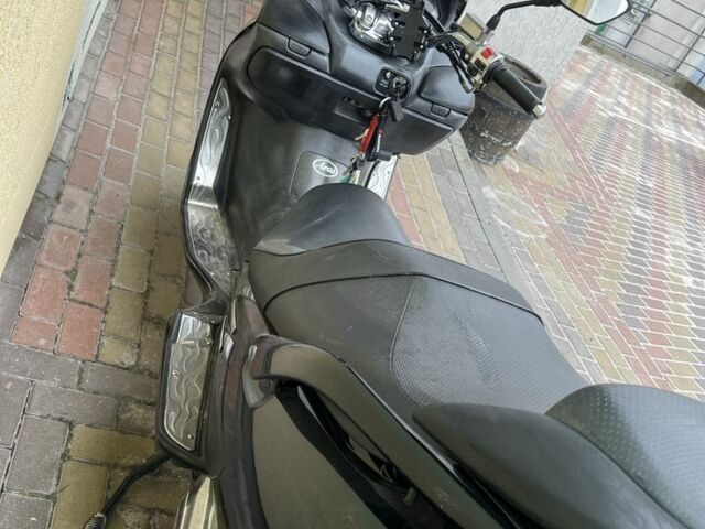 Сузуки Skywave 250, объемом двигателя 0.25 л и пробегом 0 тыс. км за 2000 $, фото 5 на Automoto.ua