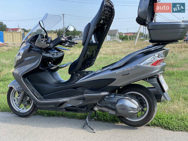 Серый Сузуки Skywave 250, объемом двигателя 0.25 л и пробегом 64 тыс. км за 2500 $, фото 3 на Automoto.ua