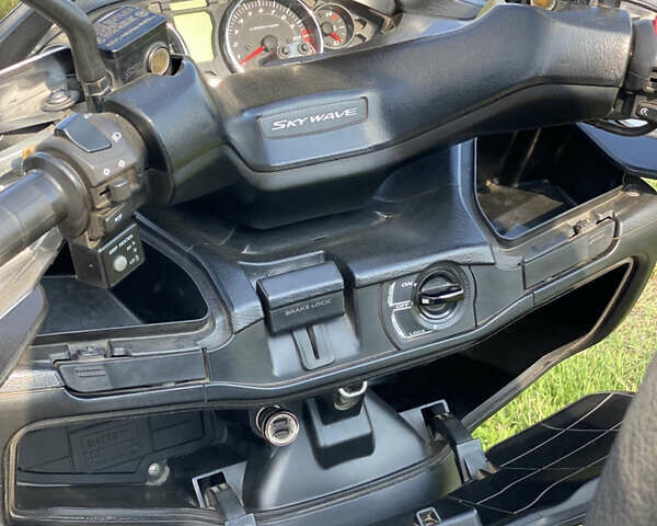 Серый Сузуки Skywave 250, объемом двигателя 0.25 л и пробегом 64 тыс. км за 2500 $, фото 6 на Automoto.ua