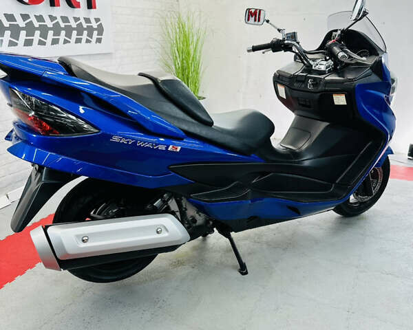 Синий Сузуки Skywave 250, объемом двигателя 0.25 л и пробегом 30 тыс. км за 2400 $, фото 1 на Automoto.ua