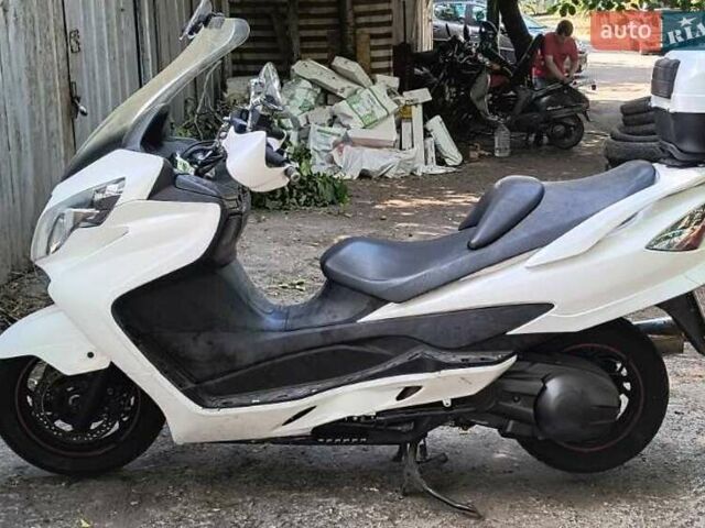 Білий Сузукі Skywave 400, об'ємом двигуна 0.4 л та пробігом 26 тис. км за 2500 $, фото 3 на Automoto.ua