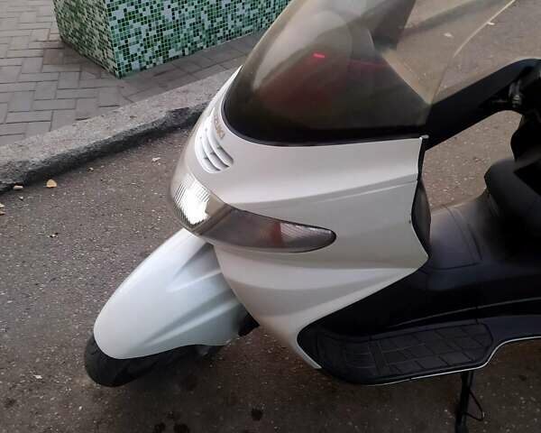 Серый Сузуки Skywave 400, объемом двигателя 0.25 л и пробегом 32 тыс. км за 1150 $, фото 1 на Automoto.ua