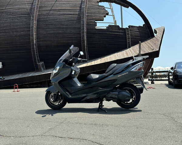 Серый Сузуки Skywave 400, объемом двигателя 0.4 л и пробегом 30 тыс. км за 2700 $, фото 7 на Automoto.ua