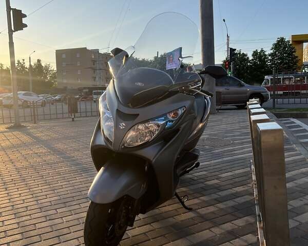 Серый Сузуки Skywave 400, объемом двигателя 0.4 л и пробегом 14 тыс. км за 3700 $, фото 2 на Automoto.ua