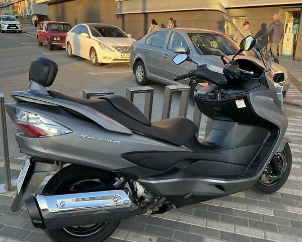 Серый Сузуки Skywave 400, объемом двигателя 0.4 л и пробегом 14 тыс. км за 3700 $, фото 1 на Automoto.ua
