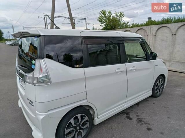 Белый Сузуки SOLIO, объемом двигателя 1.24 л и пробегом 43 тыс. км за 11000 $, фото 5 на Automoto.ua