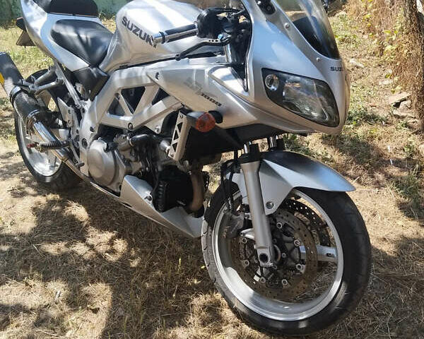 Серый Сузуки SV 1000S, объемом двигателя 0 л и пробегом 45 тыс. км за 5205 $, фото 6 на Automoto.ua
