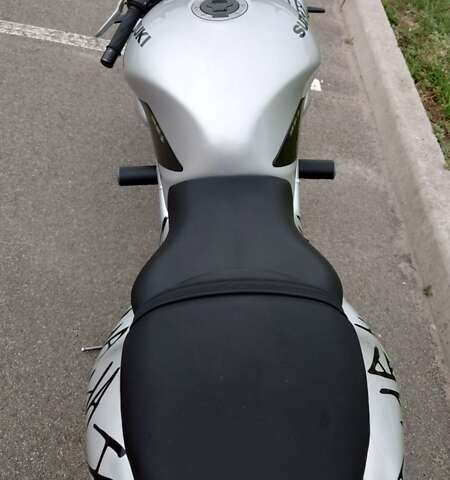 Серый Сузуки SV 400S, объемом двигателя 0.4 л и пробегом 46 тыс. км за 3000 $, фото 4 на Automoto.ua