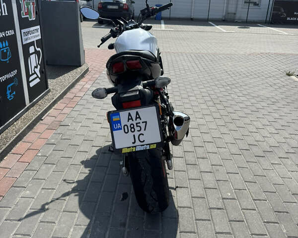 Белый Сузуки SV 650, объемом двигателя 0.65 л и пробегом 6 тыс. км за 7000 $, фото 2 на Automoto.ua