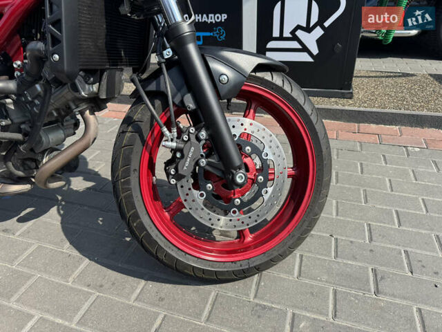 Белый Сузуки SV 650, объемом двигателя 0.65 л и пробегом 6 тыс. км за 7000 $, фото 3 на Automoto.ua