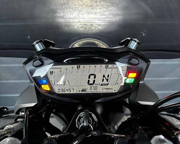 Красный Сузуки SV 650, объемом двигателя 0.65 л и пробегом 36 тыс. км за 6300 $, фото 3 на Automoto.ua