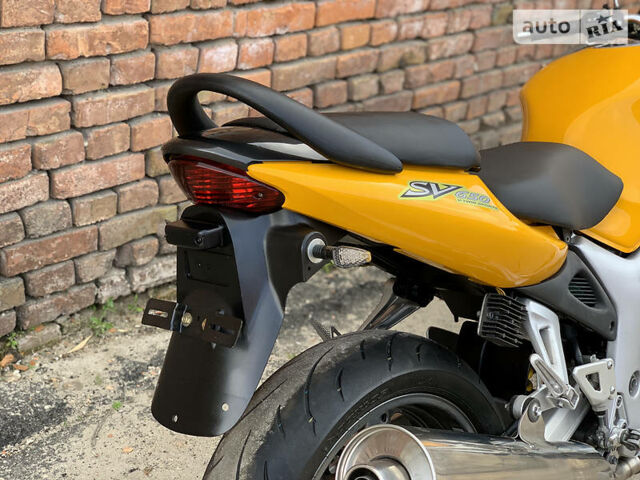 Желтый Сузуки SV 650, объемом двигателя 0.65 л и пробегом 23 тыс. км за 3000 $, фото 60 на Automoto.ua