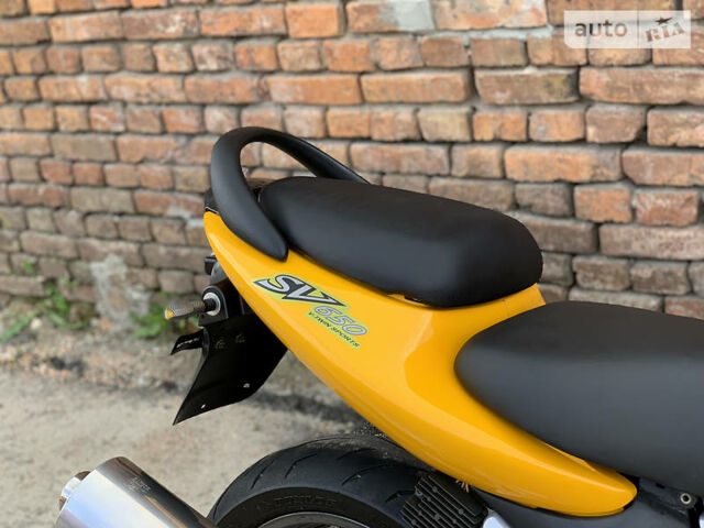 Желтый Сузуки SV 650, объемом двигателя 0.65 л и пробегом 23 тыс. км за 3000 $, фото 57 на Automoto.ua
