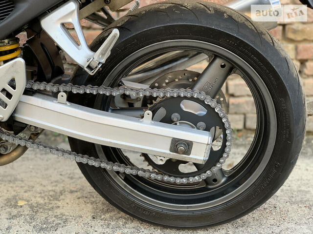 Желтый Сузуки SV 650, объемом двигателя 0.65 л и пробегом 23 тыс. км за 3000 $, фото 39 на Automoto.ua