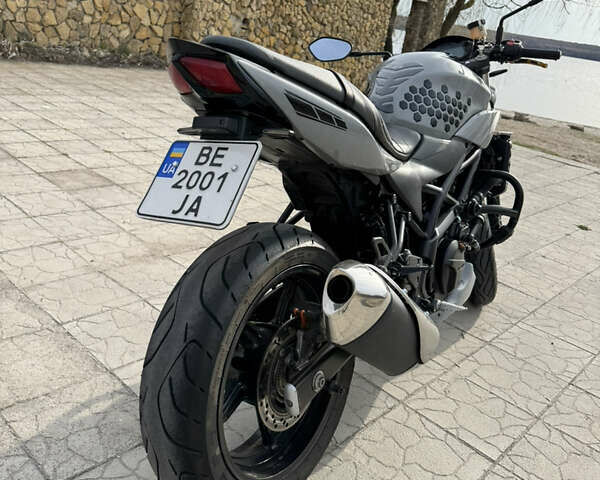Серый Сузуки SV 650, объемом двигателя 0.65 л и пробегом 29 тыс. км за 6400 $, фото 4 на Automoto.ua