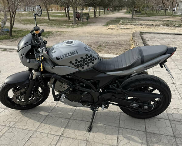 Серый Сузуки SV 650, объемом двигателя 0.65 л и пробегом 29 тыс. км за 6400 $, фото 6 на Automoto.ua