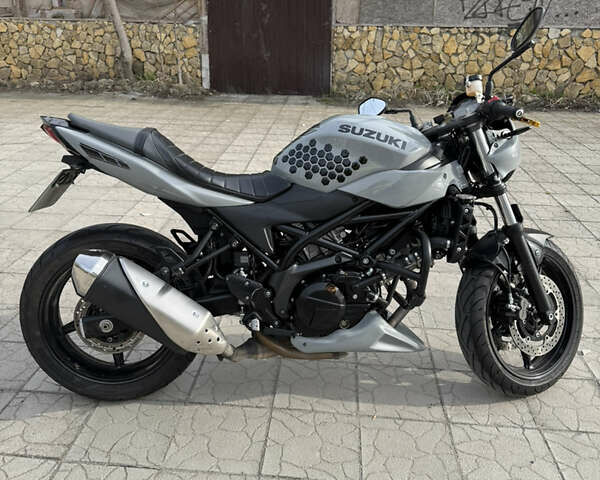 Серый Сузуки SV 650, объемом двигателя 0.65 л и пробегом 29 тыс. км за 6400 $, фото 5 на Automoto.ua