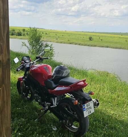 Красный Сузуки SV 650SF, объемом двигателя 0.65 л и пробегом 27 тыс. км за 3500 $, фото 2 на Automoto.ua