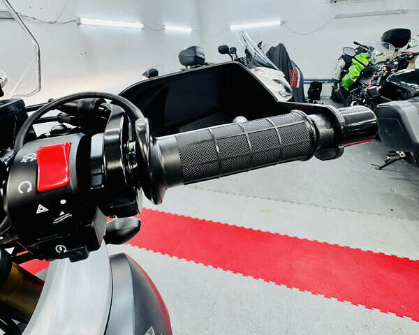 Білий Сузукі V-Strom 1000, об'ємом двигуна 1 л та пробігом 19 тис. км за 9000 $, фото 16 на Automoto.ua
