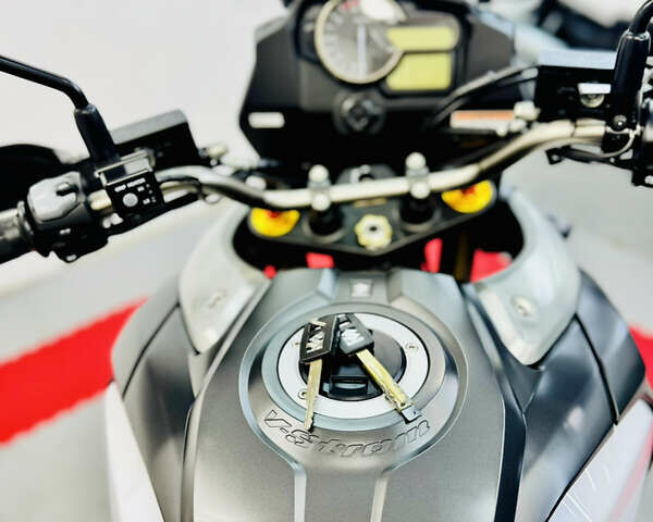 Білий Сузукі V-Strom 1000, об'ємом двигуна 1 л та пробігом 19 тис. км за 9000 $, фото 20 на Automoto.ua