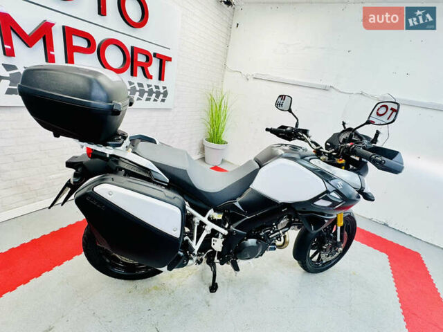Білий Сузукі V-Strom 1000, об'ємом двигуна 1 л та пробігом 19 тис. км за 9000 $, фото 4 на Automoto.ua