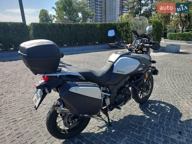 Белый Сузуки V-Strom 1000, объемом двигателя 1 л и пробегом 25 тыс. км за 9000 $, фото 5 на Automoto.ua
