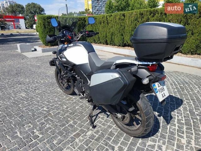Белый Сузуки V-Strom 1000, объемом двигателя 1 л и пробегом 25 тыс. км за 9000 $, фото 2 на Automoto.ua