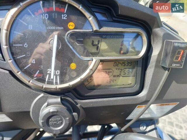 Белый Сузуки V-Strom 1000, объемом двигателя 1 л и пробегом 25 тыс. км за 9000 $, фото 7 на Automoto.ua