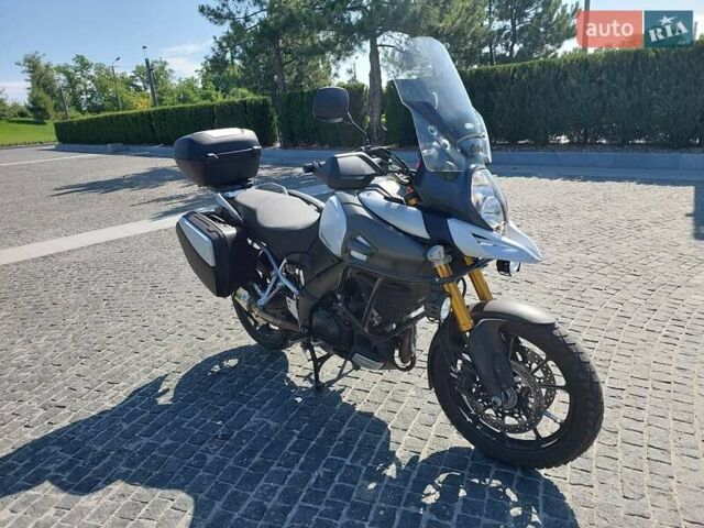 Белый Сузуки V-Strom 1000, объемом двигателя 1 л и пробегом 25 тыс. км за 9000 $, фото 4 на Automoto.ua