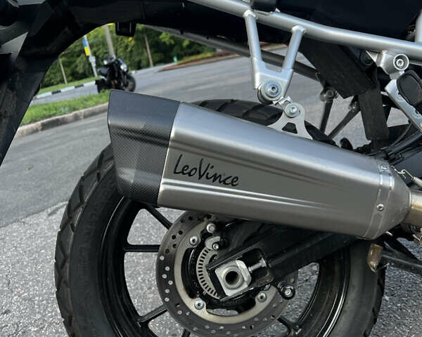 Бежевый Сузуки V-Strom 1000, объемом двигателя 1 л и пробегом 13 тыс. км за 10000 $, фото 6 на Automoto.ua