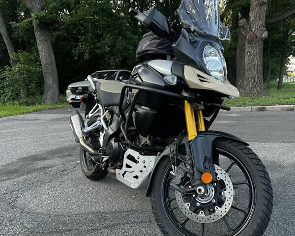 Бежевый Сузуки V-Strom 1000, объемом двигателя 1 л и пробегом 13 тыс. км за 10000 $, фото 3 на Automoto.ua