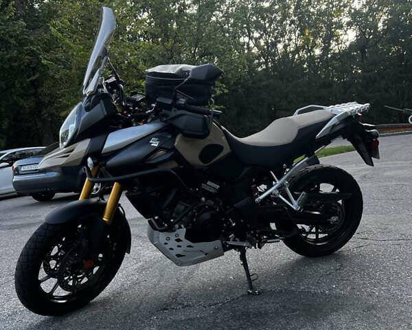 Бежевый Сузуки V-Strom 1000, объемом двигателя 1 л и пробегом 13 тыс. км за 10000 $, фото 1 на Automoto.ua