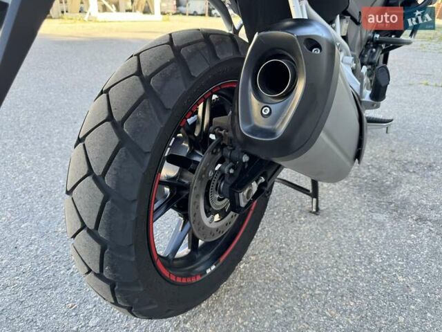 Сузуки V-Strom 1000 2016 в Днепре (Днепропетровске) на Automoto.ua Красный Сузуки V-Strom 1000, объемом двигателя 0 л и пробегом 14 тыс. км за 9300 $, фото 13 на Automoto.ua