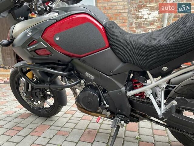 Красный Сузуки V-Strom 1000, объемом двигателя 1.04 л и пробегом 24 тыс. км за 8900 $, фото 2 на Automoto.ua
