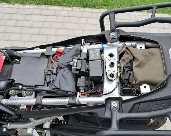 Красный Сузуки V-Strom 1000, объемом двигателя 1 л и пробегом 40 тыс. км за 9500 $, фото 6 на Automoto.ua