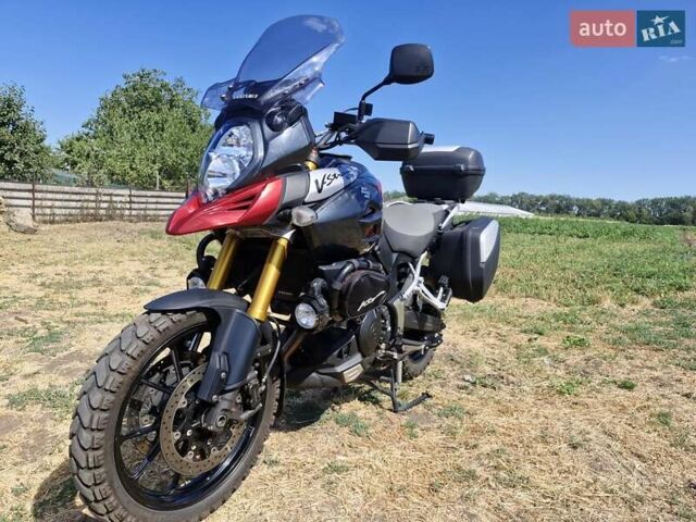 Красный Сузуки V-Strom 1000, объемом двигателя 0 л и пробегом 21 тыс. км за 7800 $, фото 2 на Automoto.ua