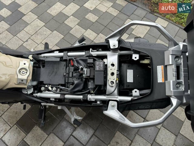 Сузуки V-Strom 1000, объемом двигателя 1 л и пробегом 4 тыс. км за 9200 $, фото 16 на Automoto.ua