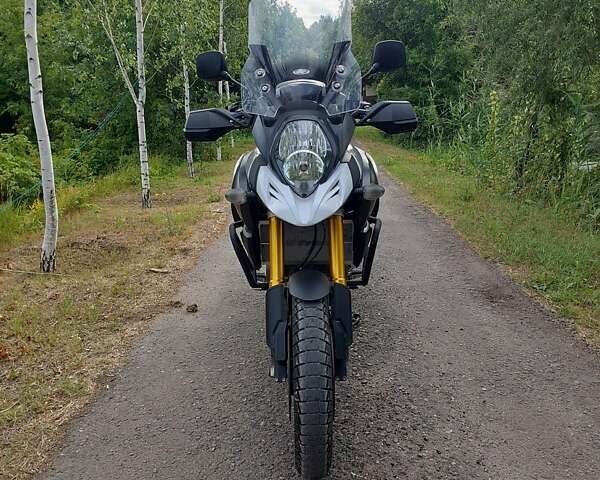 Серый Сузуки V-Strom 1000, объемом двигателя 0 л и пробегом 55 тыс. км за 9000 $, фото 1 на Automoto.ua