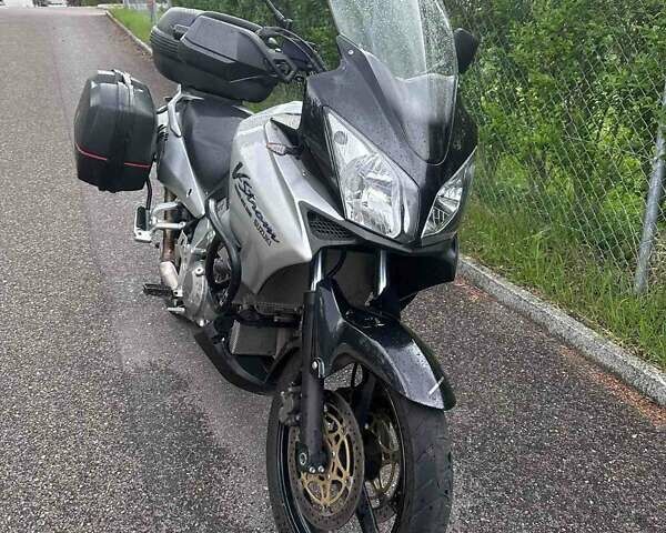 Серый Сузуки V-Strom 1000, объемом двигателя 1 л и пробегом 60 тыс. км за 5200 $, фото 5 на Automoto.ua