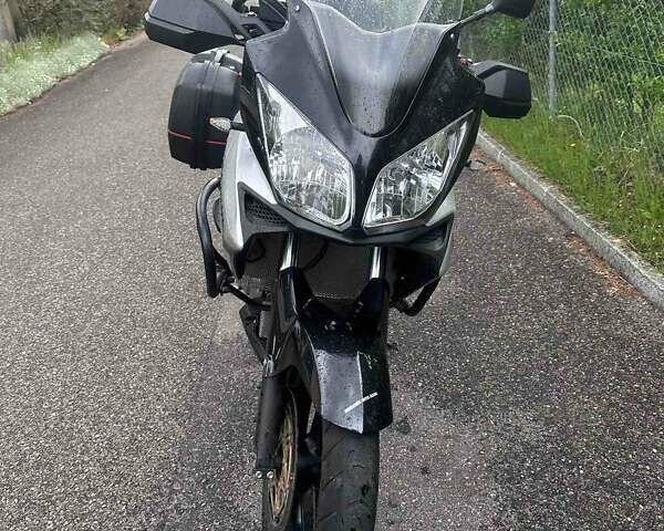 Серый Сузуки V-Strom 1000, объемом двигателя 1 л и пробегом 60 тыс. км за 5200 $, фото 4 на Automoto.ua