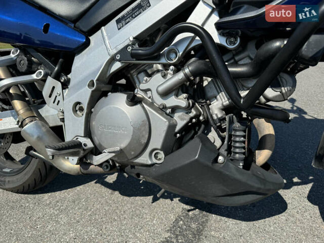 Синий Сузуки V-Strom 1000, объемом двигателя 1 л и пробегом 50 тыс. км за 5999 $, фото 9 на Automoto.ua