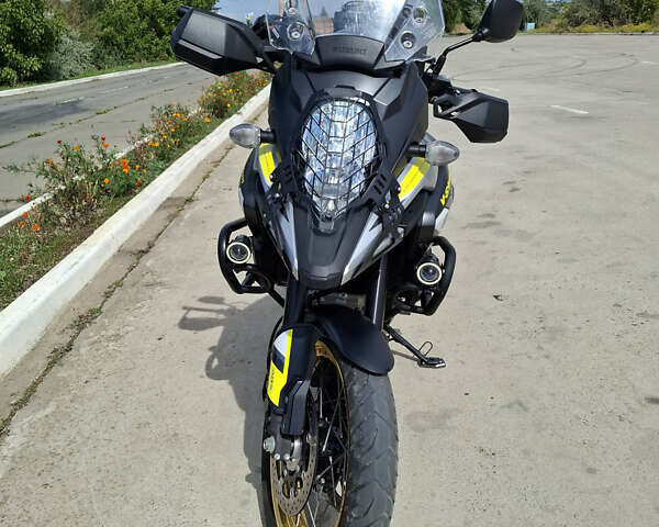 Жовтий Сузукі V-Strom 1050 DE, об'ємом двигуна 0 л та пробігом 30 тис. км за 11990 $, фото 1 на Automoto.ua
