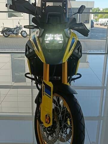 Желтый Сузуки V-Strom 1050 DE, объемом двигателя 1 л и пробегом 1 тыс. км за 15324 $, фото 11 на Automoto.ua