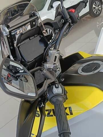 Желтый Сузуки V-Strom 1050 DE, объемом двигателя 1 л и пробегом 1 тыс. км за 15324 $, фото 8 на Automoto.ua