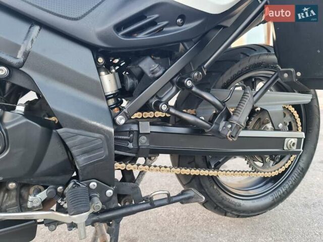 Білий Сузукі V-Strom 650, об'ємом двигуна 0.65 л та пробігом 31 тис. км за 6950 $, фото 8 на Automoto.ua