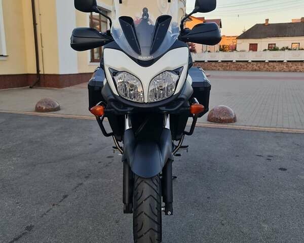 Білий Сузукі V-Strom 650, об'ємом двигуна 0.65 л та пробігом 31 тис. км за 6950 $, фото 1 на Automoto.ua