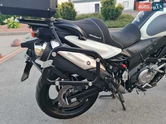 Білий Сузукі V-Strom 650, об'ємом двигуна 0.65 л та пробігом 31 тис. км за 6950 $, фото 31 на Automoto.ua