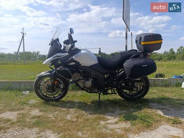 Белый Сузуки V-Strom 650, объемом двигателя 0.65 л и пробегом 5 тыс. км за 9000 $, фото 3 на Automoto.ua