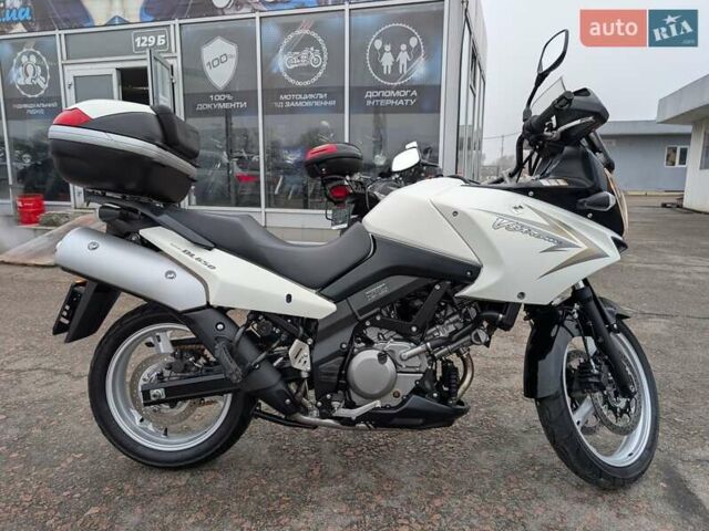 Белый Сузуки V-Strom 650, объемом двигателя 0.65 л и пробегом 30 тыс. км за 6099 $, фото 4 на Automoto.ua