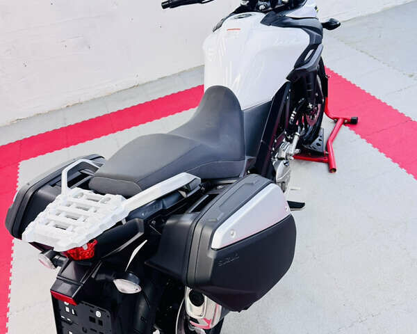 Білий Сузукі V-Strom 650, об'ємом двигуна 0.65 л та пробігом 30 тис. км за 8500 $, фото 25 на Automoto.ua